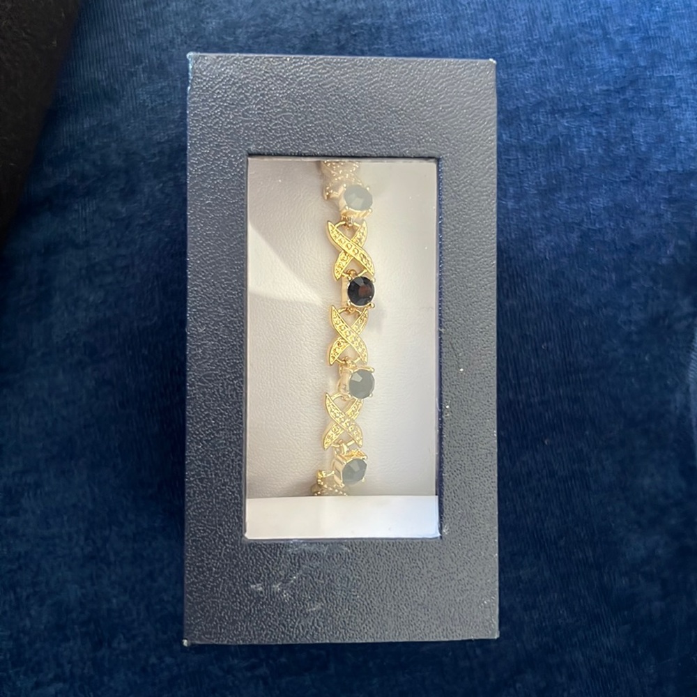 Fashion Gold bracelet with black stones